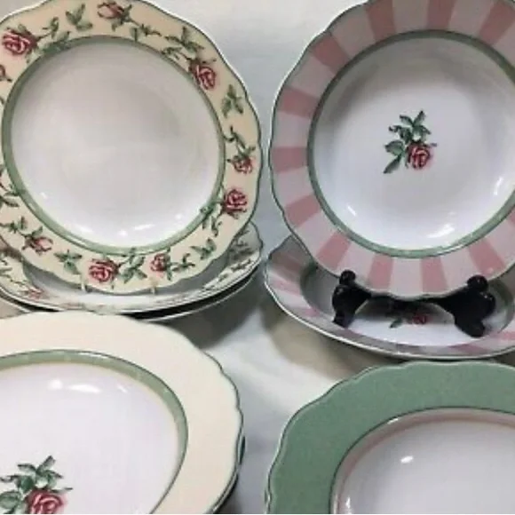Wedgewood English Cottage Dinner Plates: Cream - Picture 3 of 4